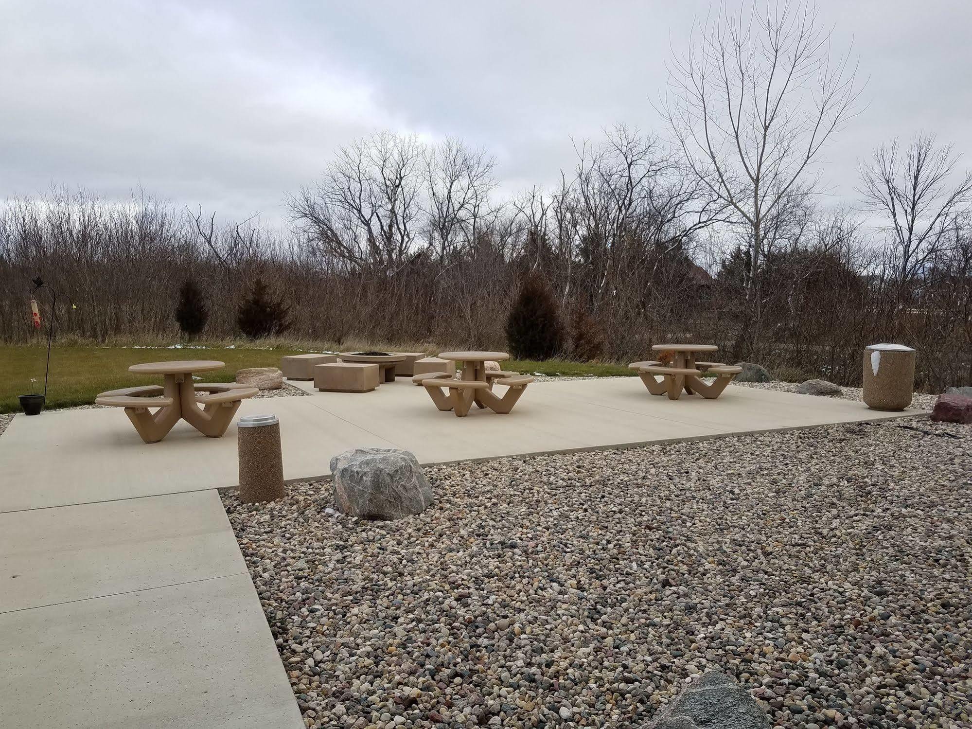 Okoboji Inn & Suites Milford エクステリア 写真