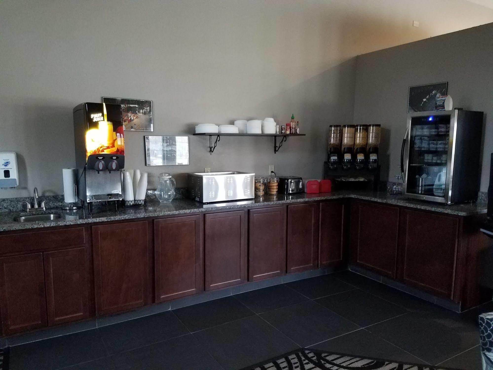 Okoboji Inn & Suites Milford エクステリア 写真